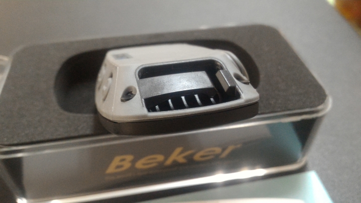 IDOTCOM - 音樂貝殼 Beker 真的不怕水的音樂播放器-開箱