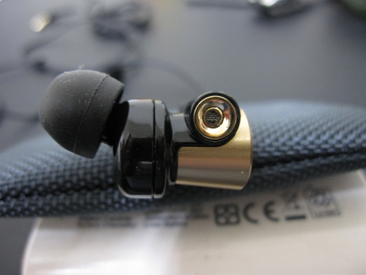 耳膜想被重擊嗎 選 sony MDR-XB70AP 就對了
