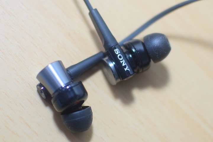通勤就是演唱會 SONY MDR-XB70AP 讓小丸體驗不一樣的 通勤生活