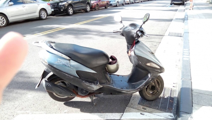 機車車殼刮傷 想噴漆處理