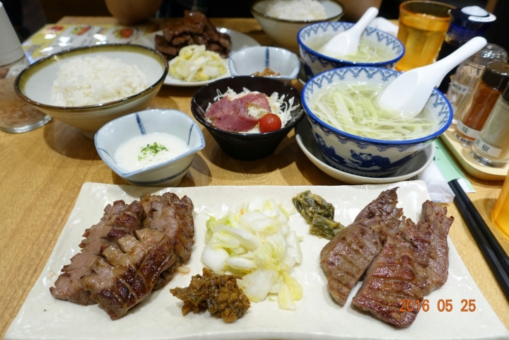 <大阪> 牛たん炭焼 利久牛舌