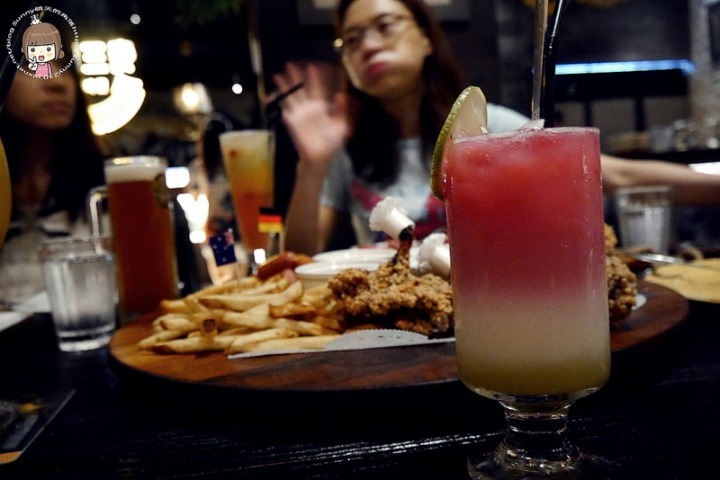 台中x美食｜好友聚餐「夏夜狂歡』in金色三麥市政店(草裙舞比賽、桌邊魔術秀/附影片)