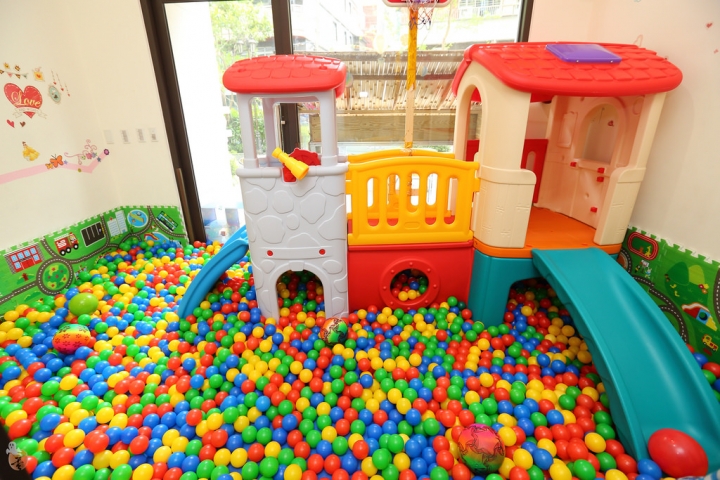 [新北]新店兒童玩具超多的蜜雪兒親子咖啡屋,還有決明子沙坑可以玩  by蛋拔