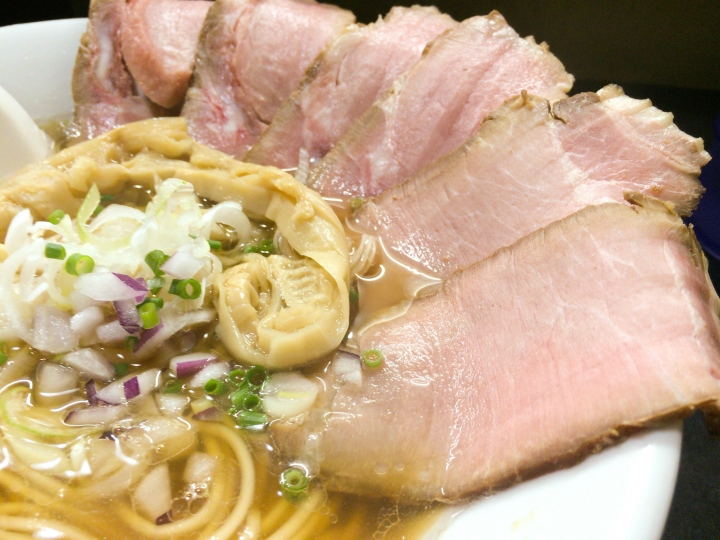 【美食。食記】東京 鶯谷 魚乾不俗，鹹淡合度 麵處 晴 拉麵 沾麵 剛好喝一杯水的鹹度 麺処 晴