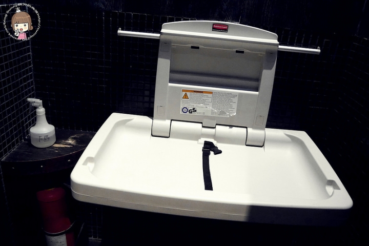 台中x美食｜好友聚餐「夏夜狂歡』in金色三麥市政店(草裙舞比賽、桌邊魔術秀/附影片)