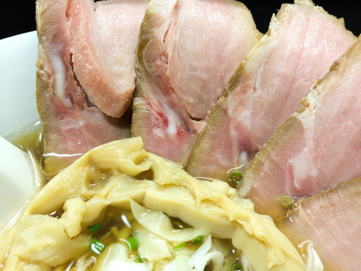 【美食。食記】東京 鶯谷 魚乾不俗，鹹淡合度 麵處 晴 拉麵 沾麵 剛好喝一杯水的鹹度 麺処 晴