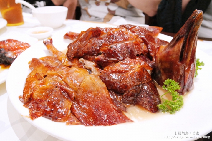 【香港│灣仔美食】甘牌燒鵝Kam's roast goose✈道地港味燒臘推薦美食、鏞記酒家第三代經營且較平價親民│獲2016&2015年米其林一星級食府推薦