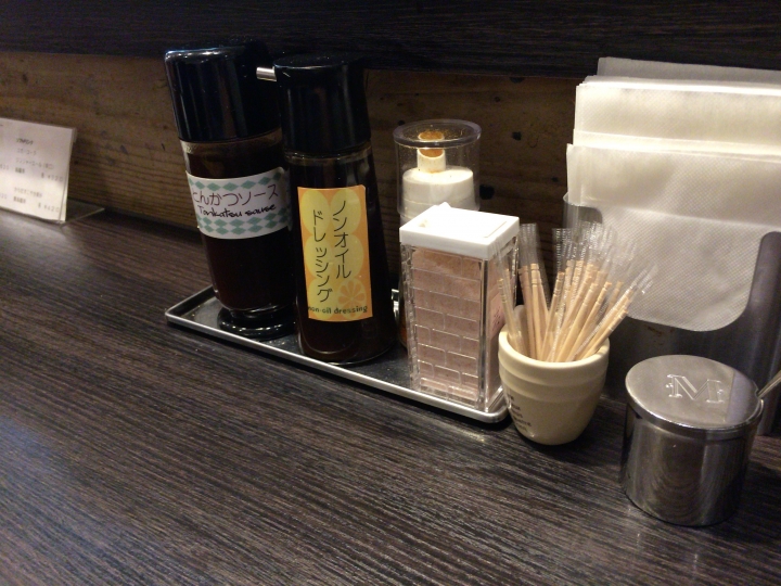 【美食。食記】東京 高田 成蔵 成藏 豬排飯 肉質香甜 油炸微斂 走鋼索不太穩的日本第一名