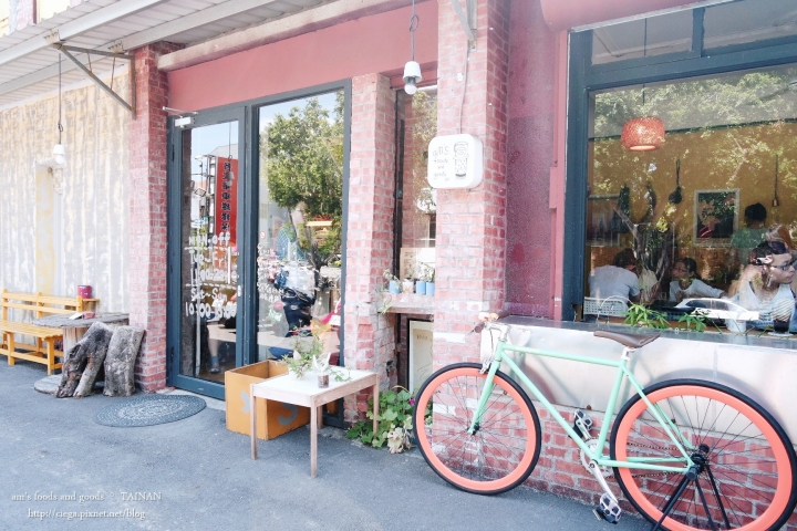【台南北區│早午餐】am's foods and goods│法式越南咖啡小館是間老屋，鹹派、法國麵包和多種南洋風味料理│限量手作甜點好吸引人、價位平易近人