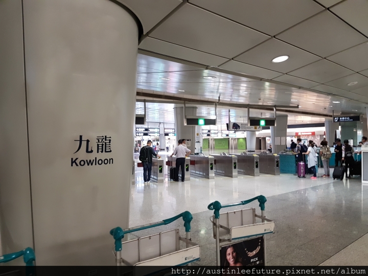 香港機場與機場快線及市區預辦登機
