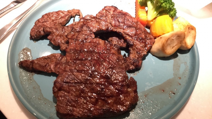 ㊤ 捷運大安站✰MeetUp Cafe✰PRIME級14盎斯霜降沙朗牛排，特大塊超滿足