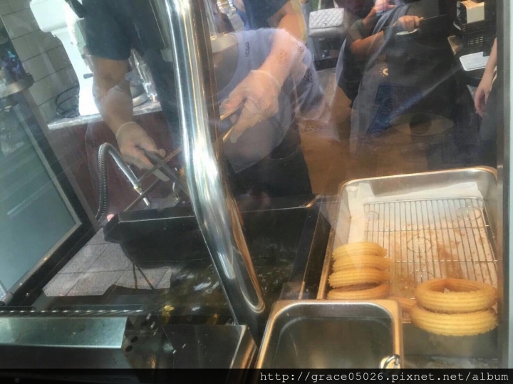 【食記】台北☼國父紀念館 Street Churros**韓國人氣甜點吉拿圈來台灣囉**