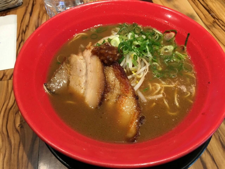 【美食。食記】岡山 倉敷 湯味重鹹，香氣略見 小豆島ラーメンHISHIO 倉敷美観地区店 老闆，你確定醬油發酵好了嗎？