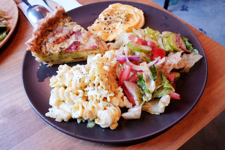 【台南北區│早午餐】am's foods and goods│法式越南咖啡小館是間老屋，鹹派、法國麵包和多種南洋風味料理│限量手作甜點好吸引人、價位平易近人