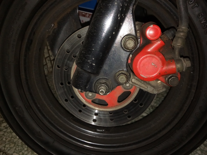 RS100 前碟盤騎乘里程使用5萬3公里 煞車一直會有異音是否該換了?