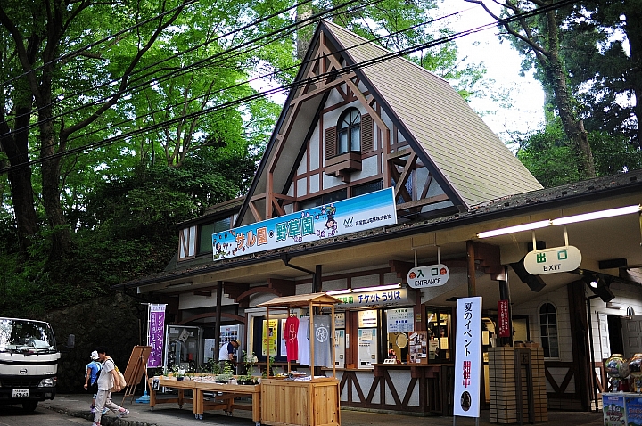 搭京王電鐵，遊西東京。高尾山纜車。深大寺_鬼太郎茶屋
