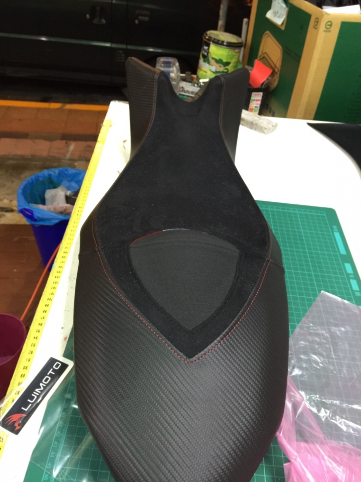 [分享] MV AGUSTA BRUTALE 800 加裝 LUIMOTO椅墊