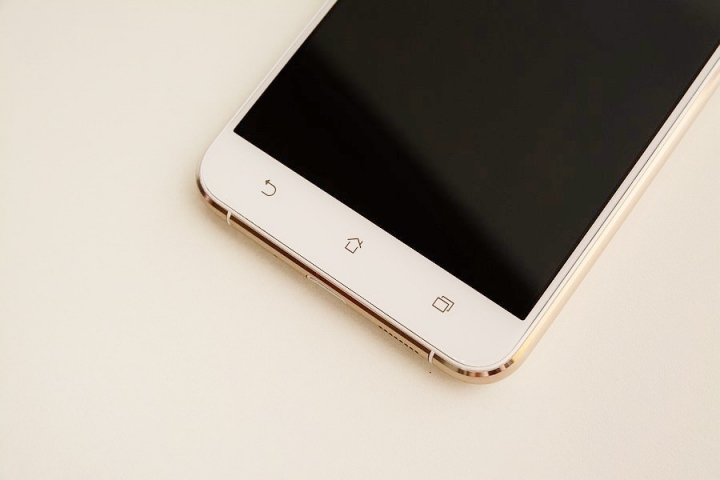 [開箱] 拍照、續航前段班手機-月光白ASUS ZENFONE3 ZE552KL 4G/64G