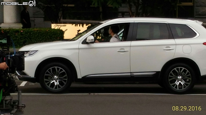 捕獲改款國產 mitsubishi outlander