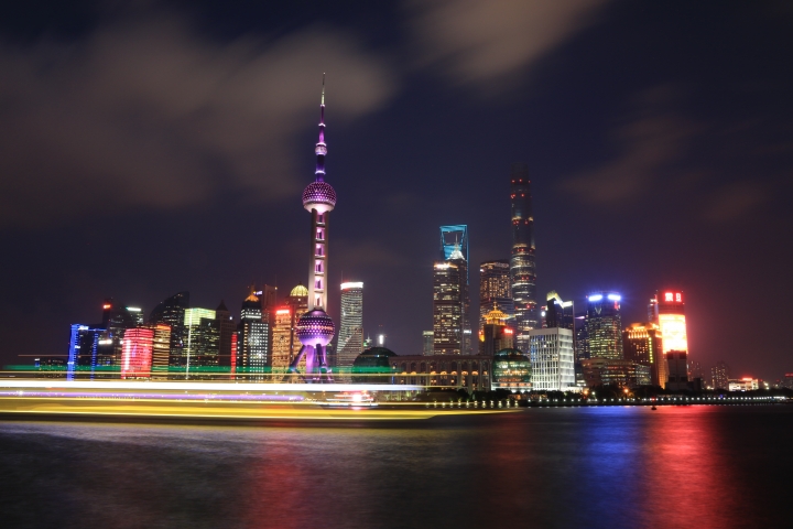 上星期去了上海，分享一組外灘的夜景