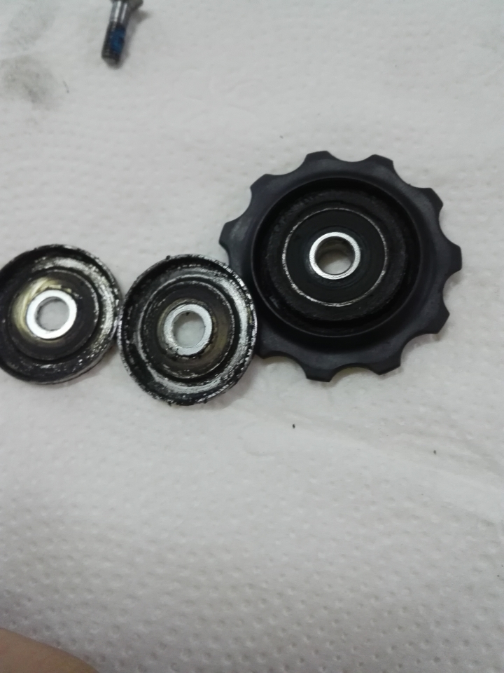 請問 SRAM X.0 後變下導輪清理