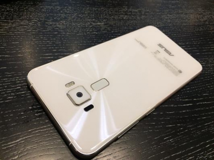 [開箱] 拍照、續航前段班手機-月光白ASUS ZENFONE3 ZE552KL 4G/64G