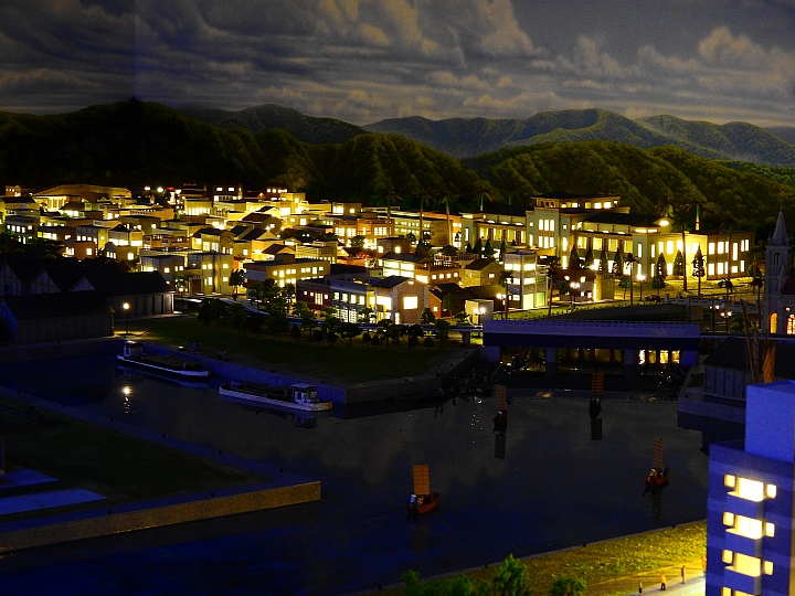 Nikon P900記錄哈瑪星台灣鐵道館HO(1:87)規台灣鐵道場景總長1083公里，模型鐵道總長2公里實景。
