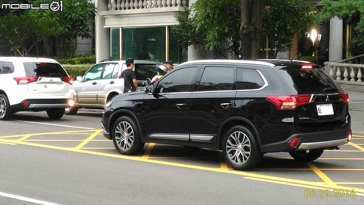 捕獲改款國產 mitsubishi outlander