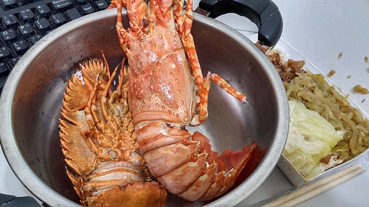 滷肉飯配龍蝦