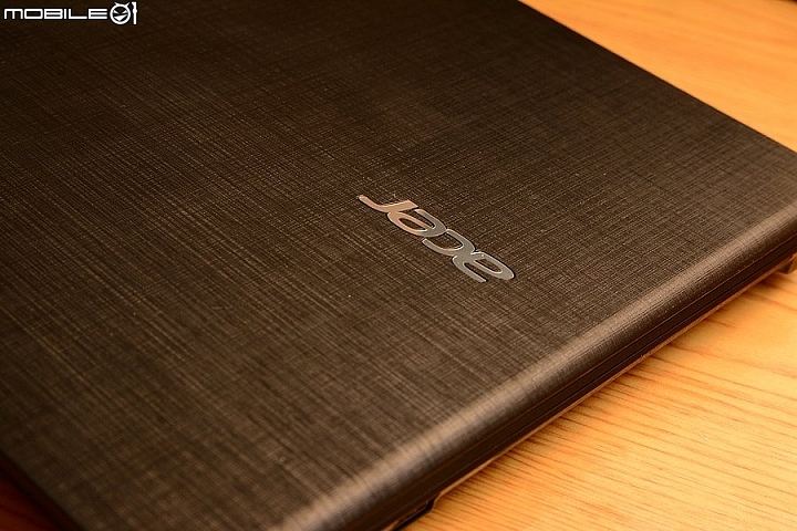 非輕薄但很實用ACER K50-10-57E8