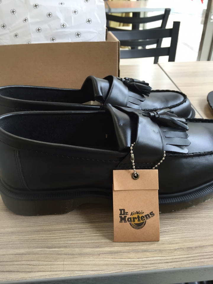 請幫忙鑑定dr.martens 真假