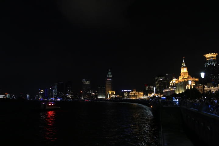 上星期去了上海，分享一組外灘的夜景
