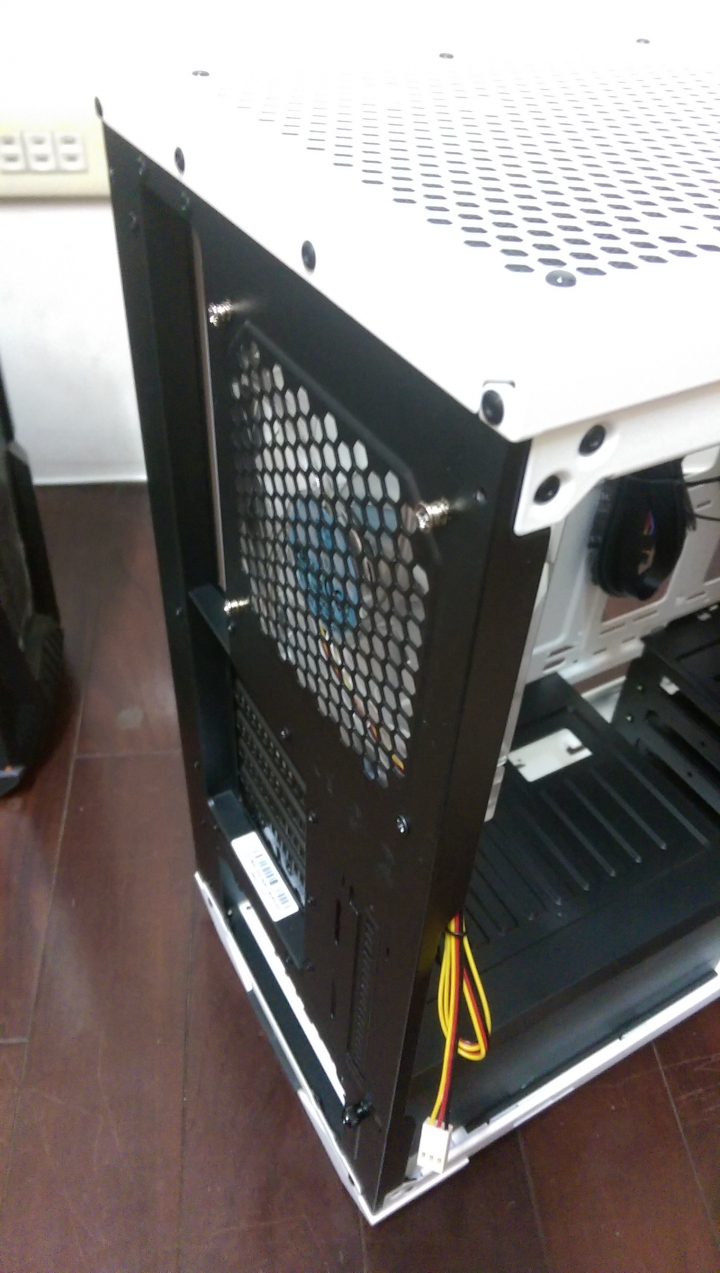 【分享開箱】我的彩色迷幻Cooler Master Masterbox 5,NZXT HUE+...etc（圖超多文超長）