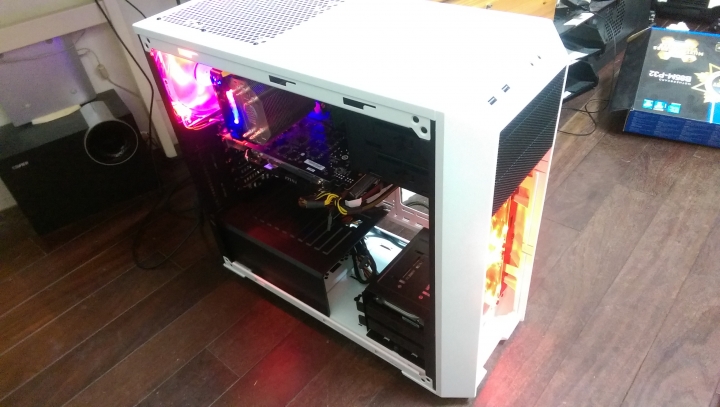 【分享開箱】我的彩色迷幻Cooler Master Masterbox 5,NZXT HUE+...etc（圖超多文超長）