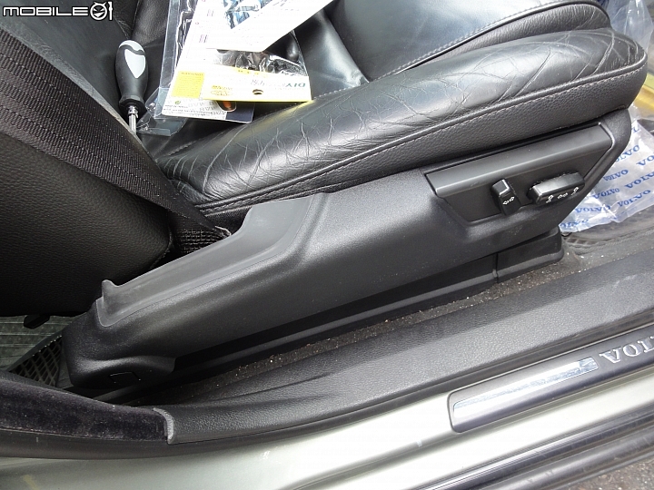 [DIY分享] VOLVO XC90座椅側蓋板自行更換