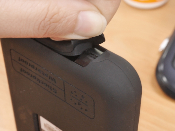 ADATA威剛 HD700 IP56三防隨身硬碟開箱+心得