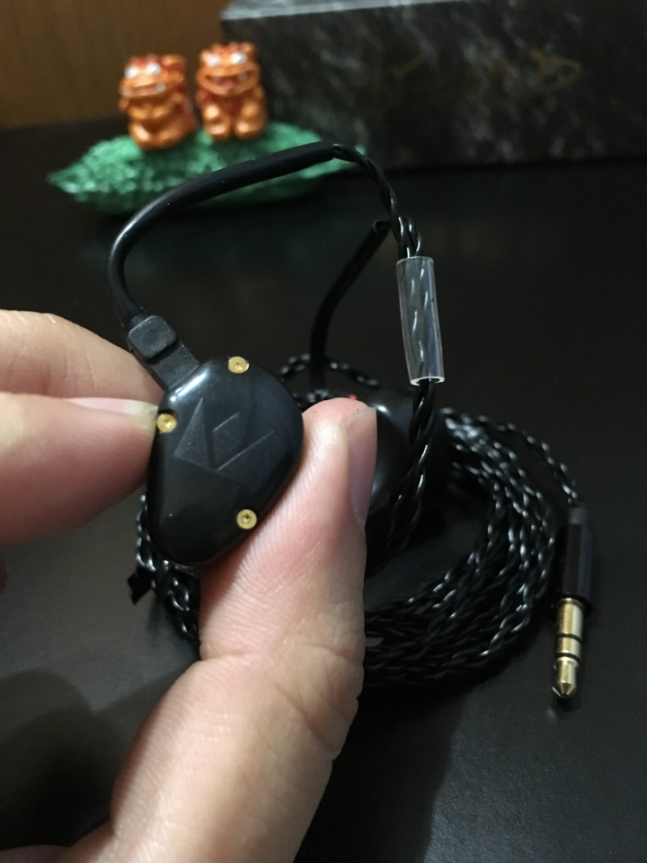 [簡單開箱] Noble 6 六單體 類客製耳機 純分享