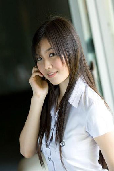 大家要不要來看圖.討論一下泰國女大學生的制服好不好看?