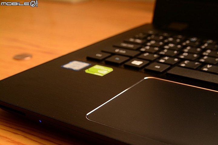 非輕薄但很實用ACER K50-10-57E8
