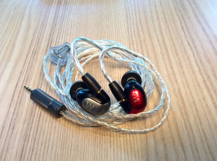 [01首開]寧靜中的衝擊AK300+Crystal Cable Next+W60