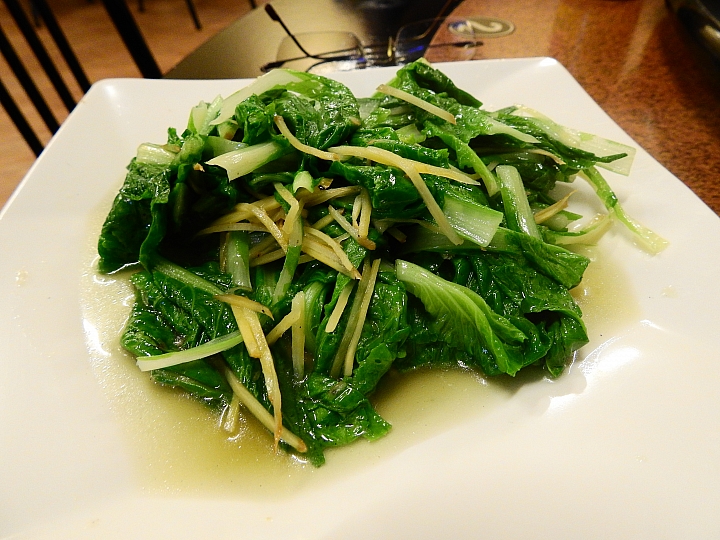 自家供應網室有機蔬菜，賣完就沒有，遠近知名崁頂"老牌羊肉"。