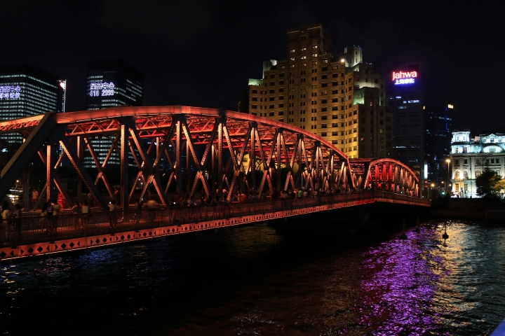 上星期去了上海，分享一組外灘的夜景