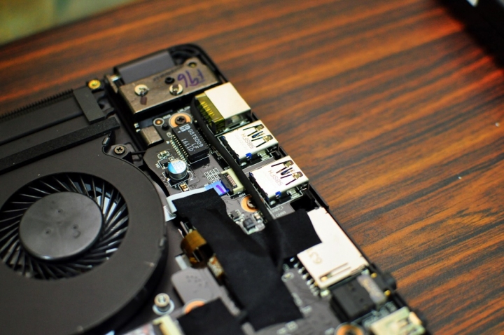 GIGABYTE P37X V6 搭配SHARP 4K UHD面板，讓色彩更上一層樓