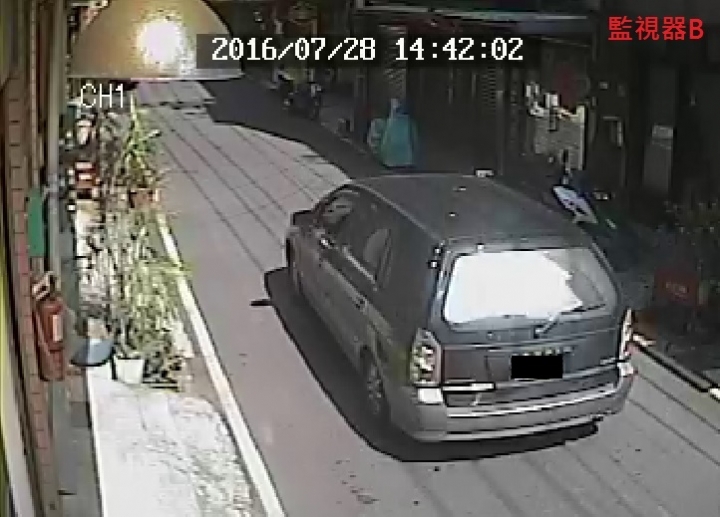 車子停自家樓下被A到 求專家分享經驗