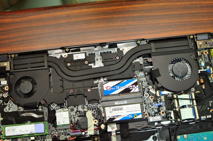 GIGABYTE P37X V6 搭配SHARP 4K UHD面板，讓色彩更上一層樓