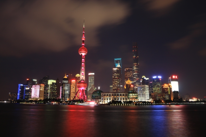 上星期去了上海，分享一組外灘的夜景