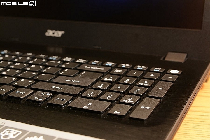 非輕薄但很實用ACER K50-10-57E8