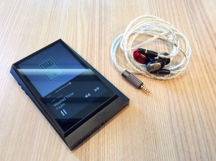 [01首開]寧靜中的衝擊AK300+Crystal Cable Next+W60