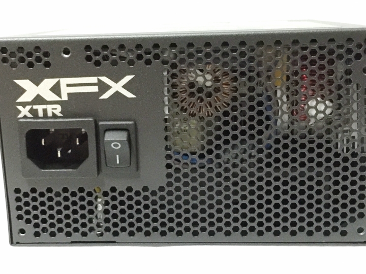 全模組化 Hybrid風扇控制 XFX XTR550金牌電源