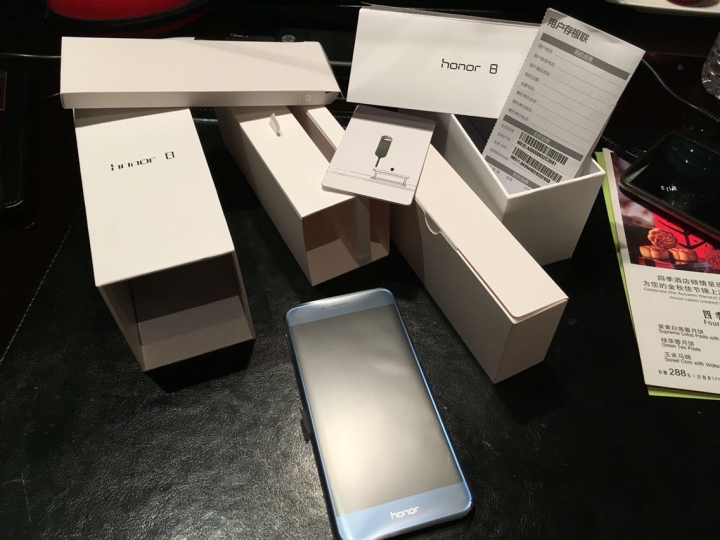 Huawei honor 8 意外開箱